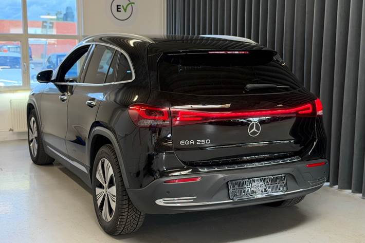 Sort Mercedes EQA250 fra 2022