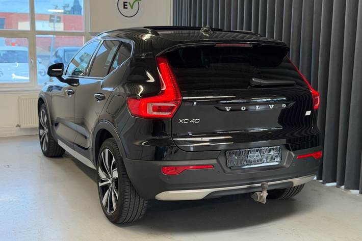 Sort Volvo XC40 fra 2022