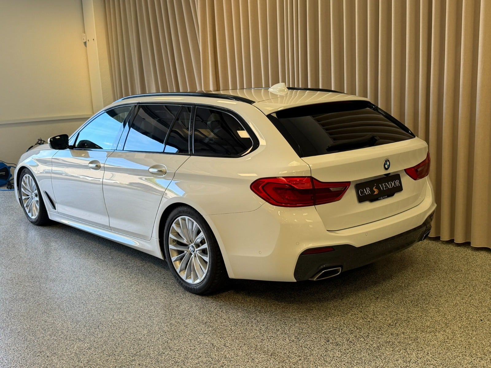 Hvid BMW 530d fra 2018