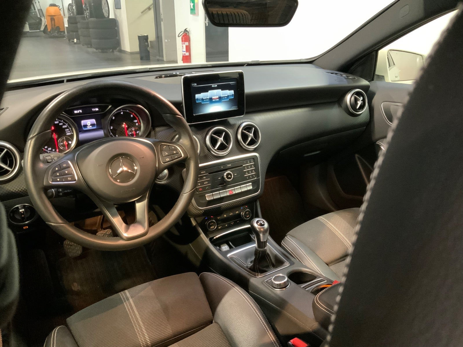 Hvid Mercedes A200 d fra 2017