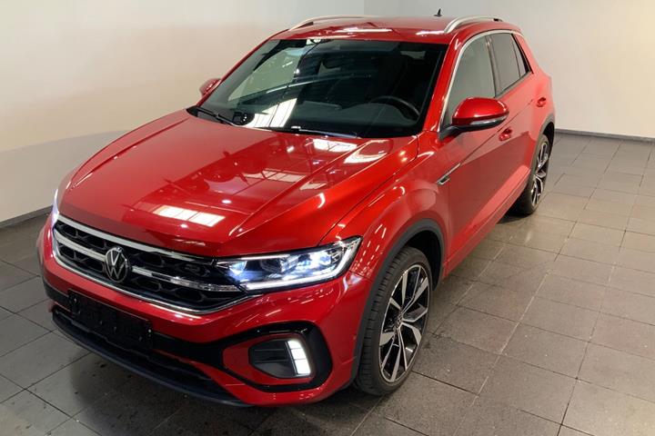 Rød VW T-Roc fra 2023 set udefra