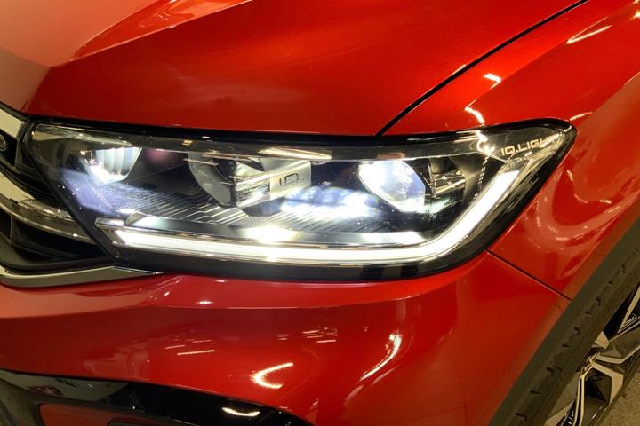 Rød VW T-Roc fra 2023