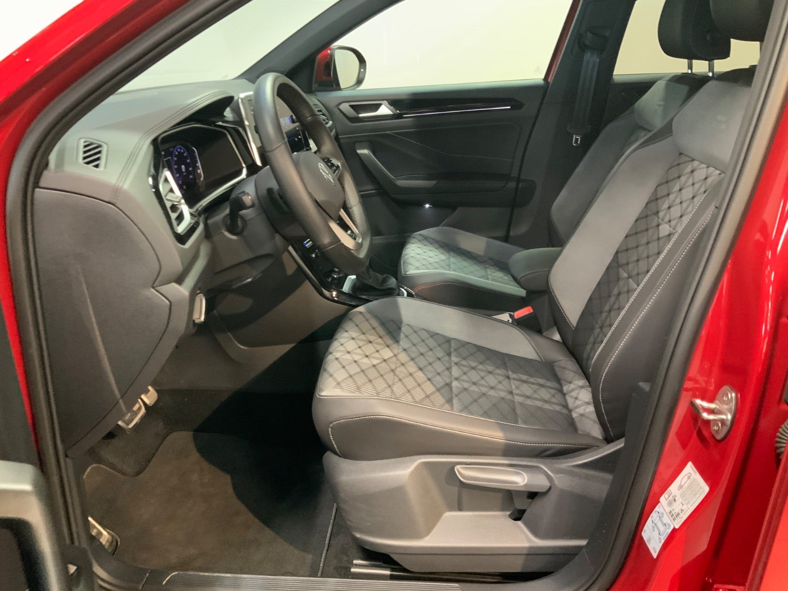 Rød VW T-Roc fra 2023
