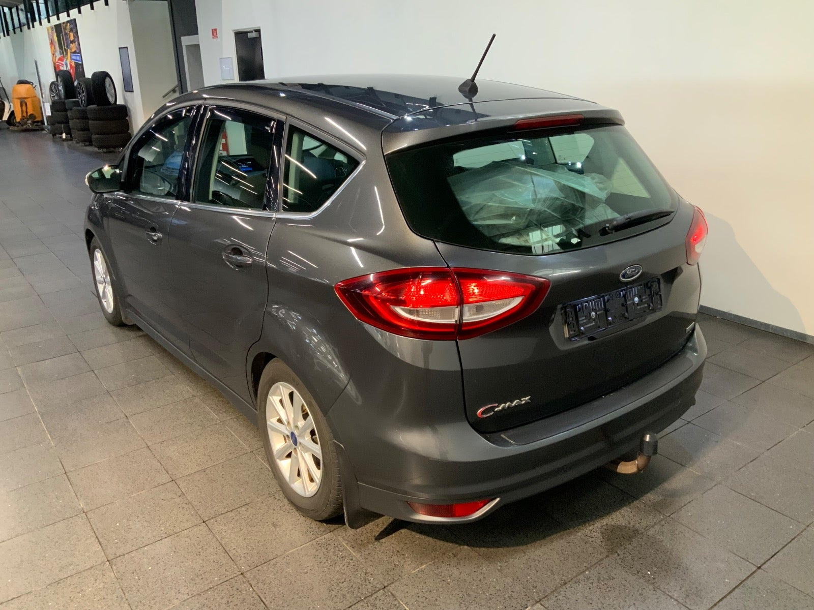 Grå Ford C-MAX fra 2018