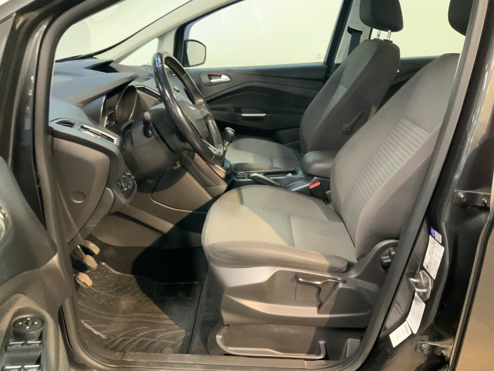 Grå Ford C-MAX fra 2018