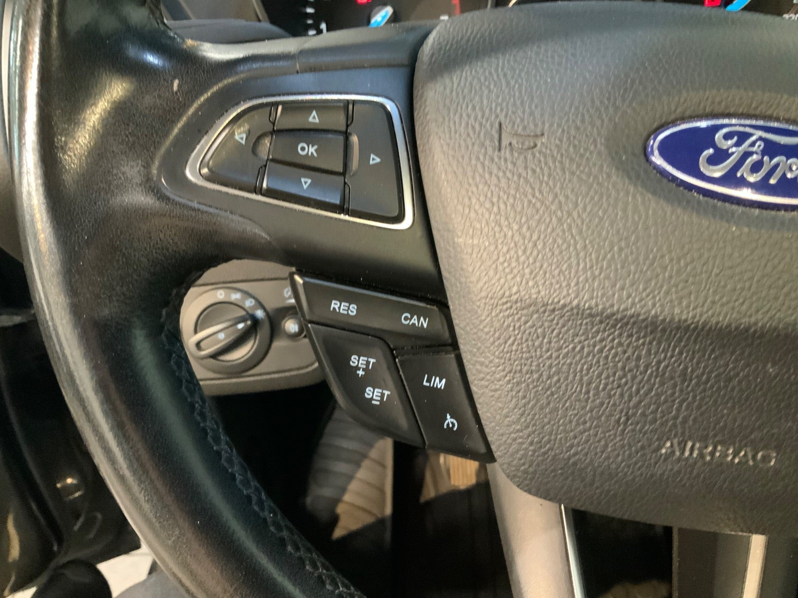 Grå Ford C-MAX fra 2018