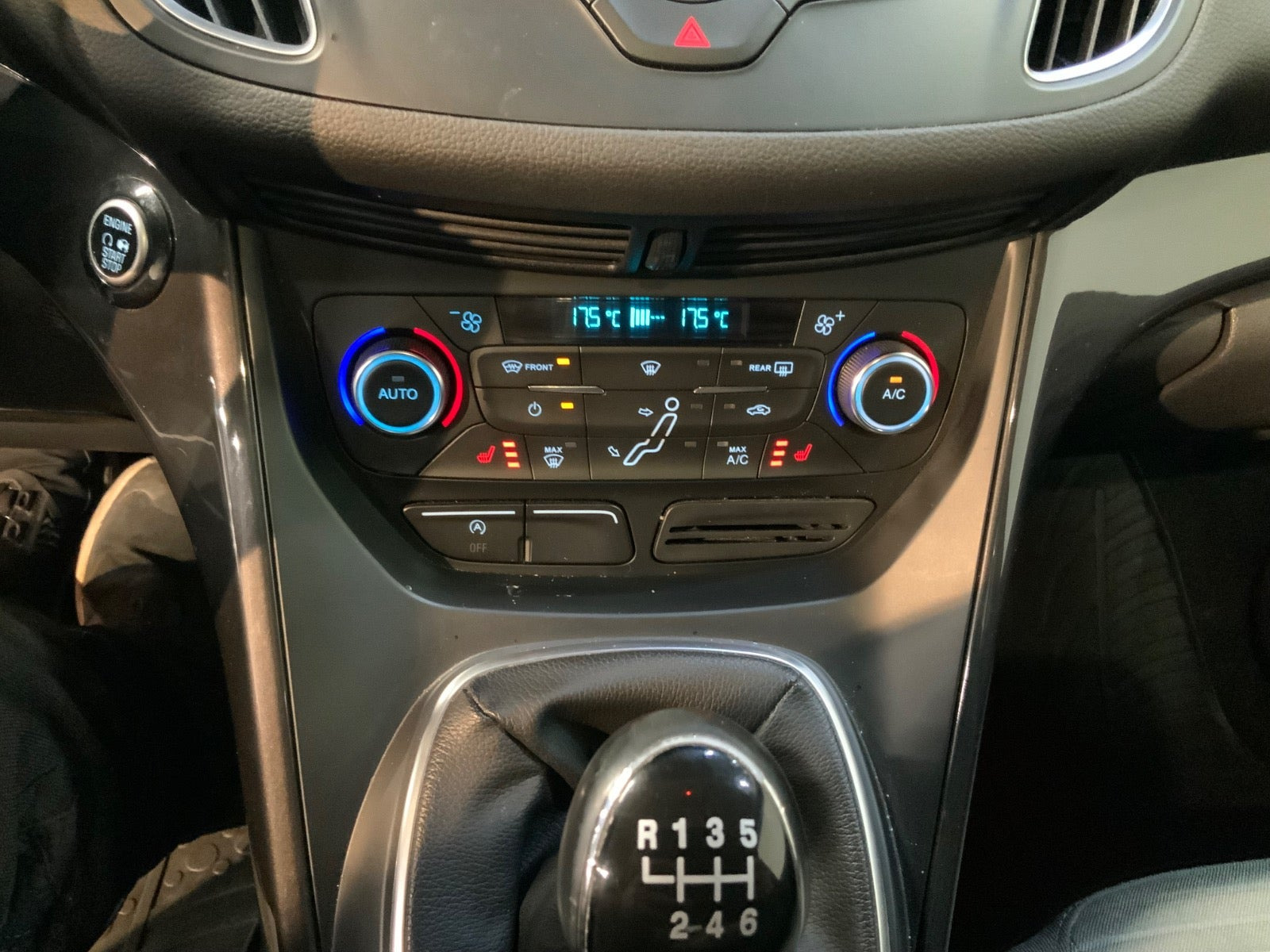 Grå Ford C-MAX fra 2018
