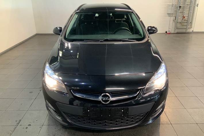 Sort Opel Astra fra 2015