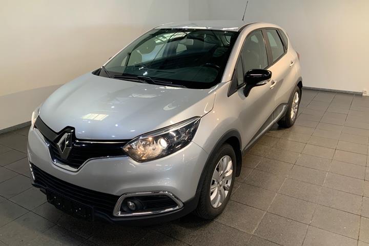 Sølv Renault Captur fra 2016 set udefra
