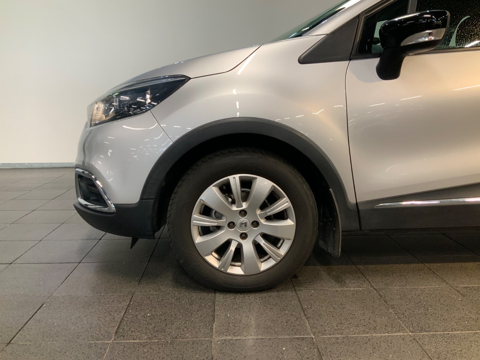 Sølv Renault Captur fra 2016