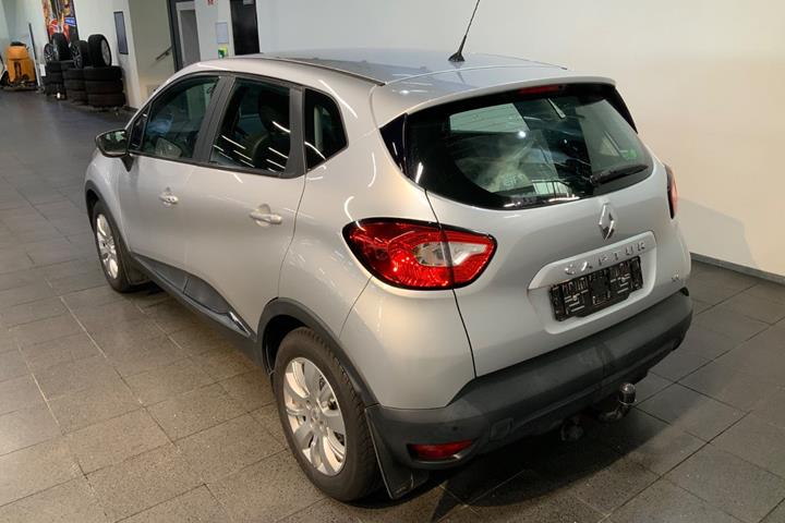 Sølv Renault Captur fra 2016
