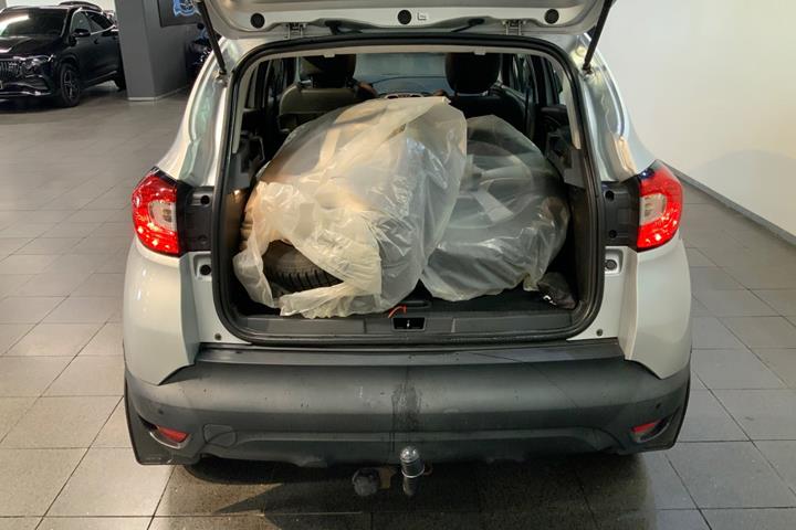 Sølv Renault Captur fra 2016