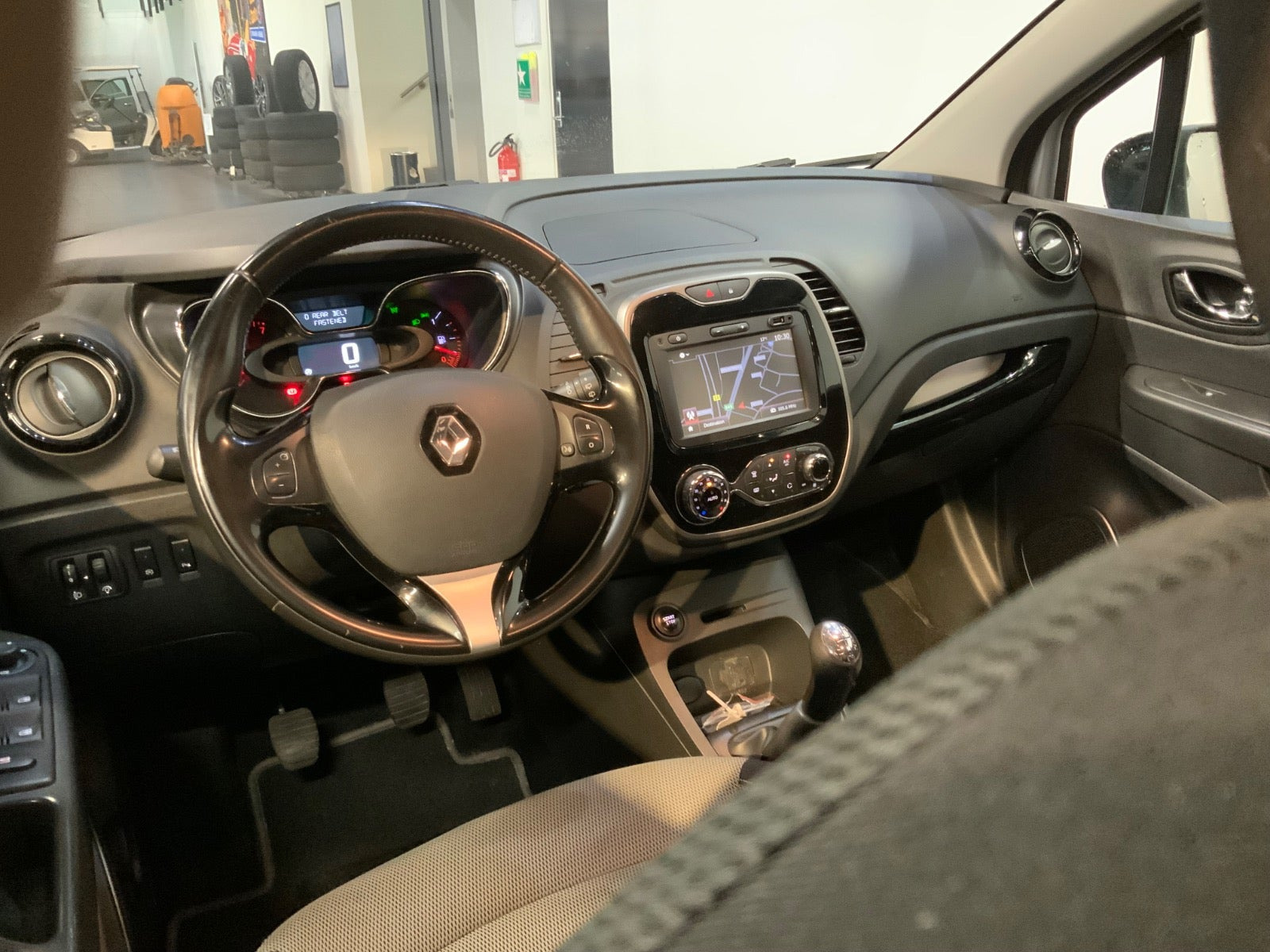 Sølv Renault Captur fra 2016