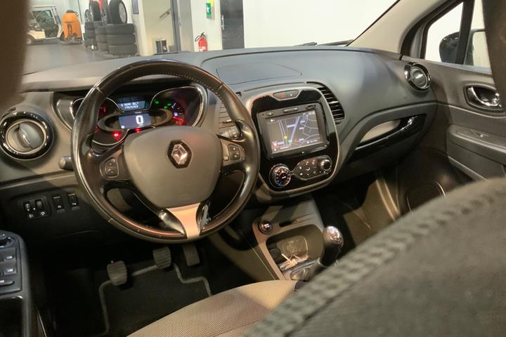 Sølv Renault Captur fra 2016