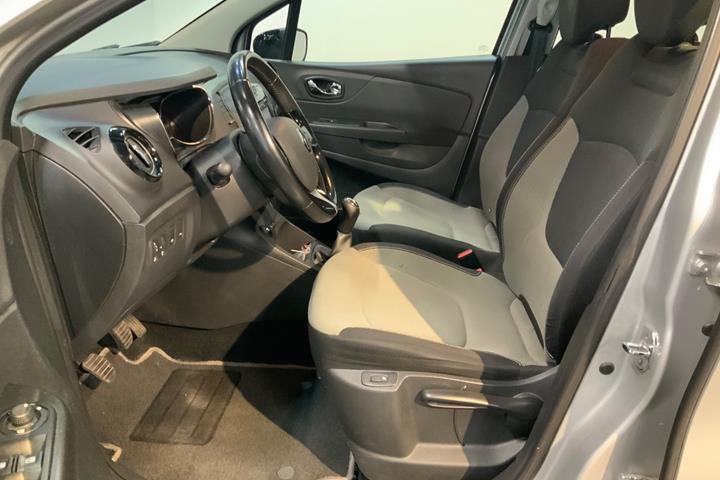 Sølv Renault Captur fra 2016