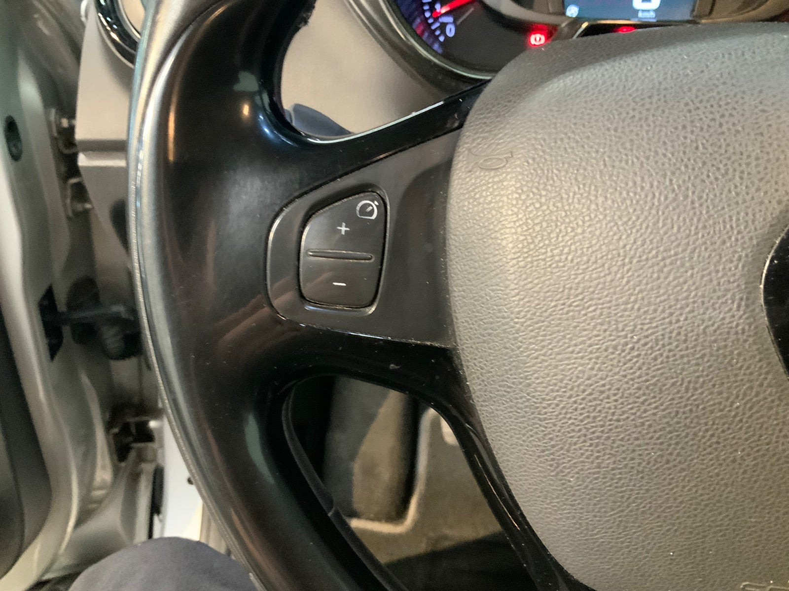 Sølv Renault Captur fra 2016
