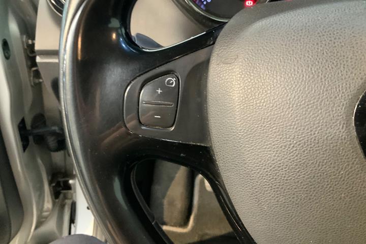 Sølv Renault Captur fra 2016