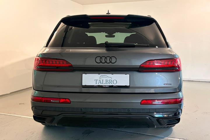 Grå Audi Q7 fra 2023