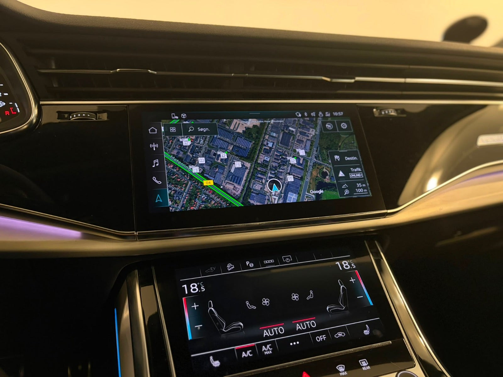 Grå Audi Q7 fra 2023