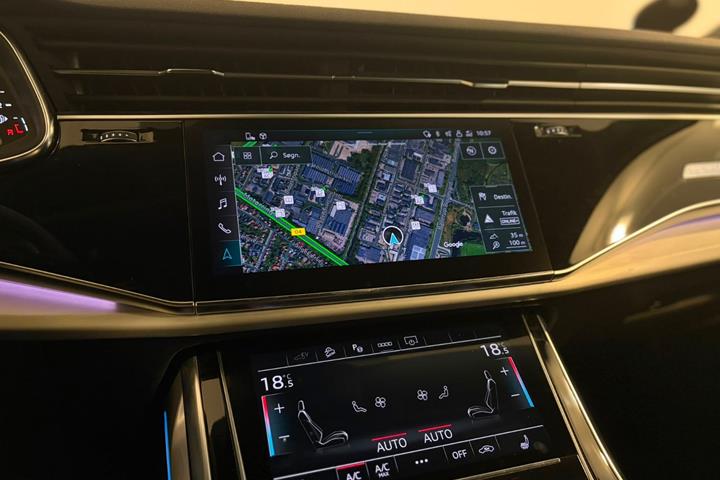 Grå Audi Q7 fra 2023