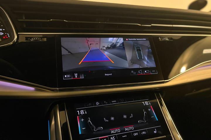 Grå Audi Q7 fra 2023