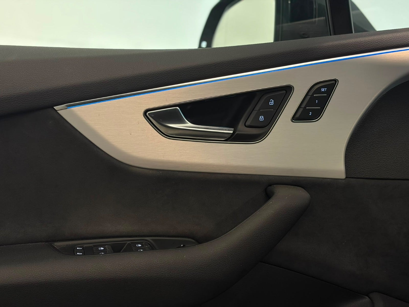 Grå Audi Q7 fra 2023