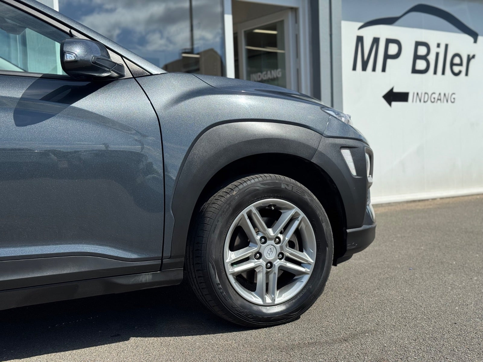 Grå Hyundai Kona fra 2020