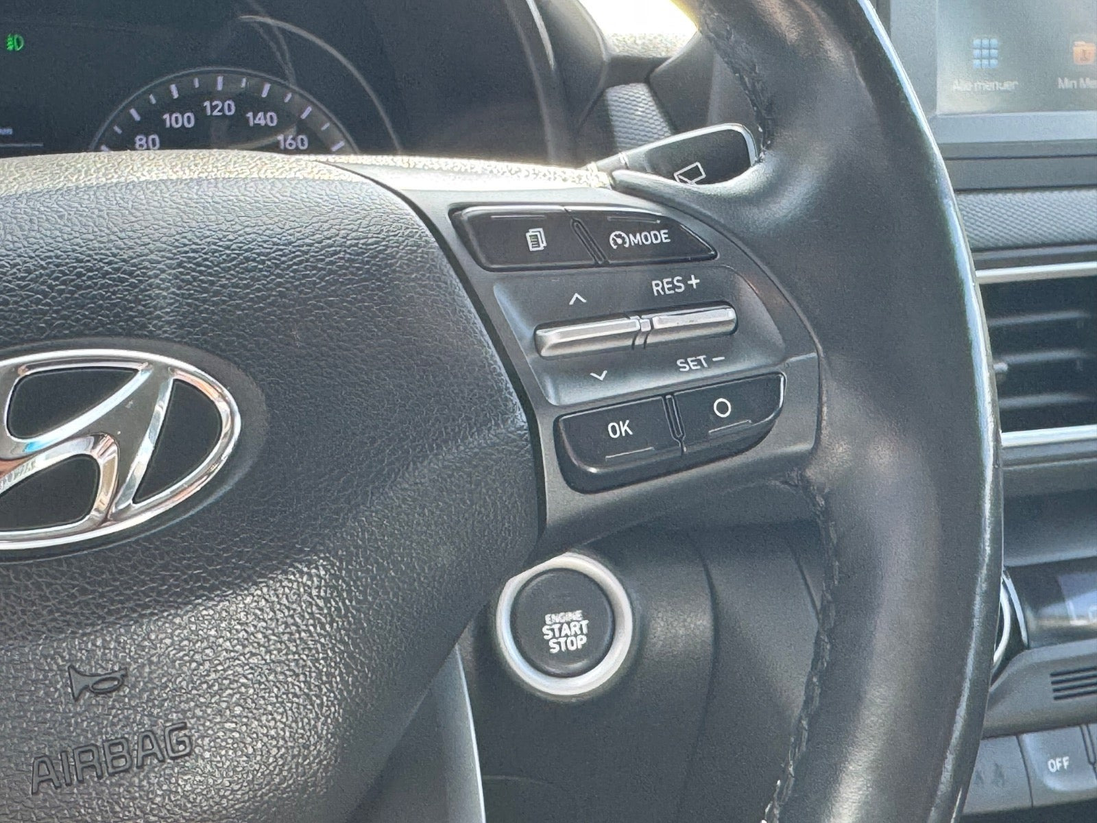 Grå Hyundai Kona fra 2020