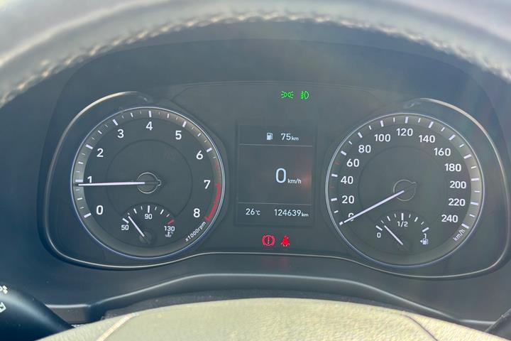 Grå Hyundai Kona fra 2020