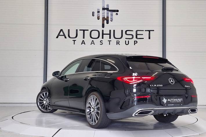 Sort Mercedes CLA250 fra 2020