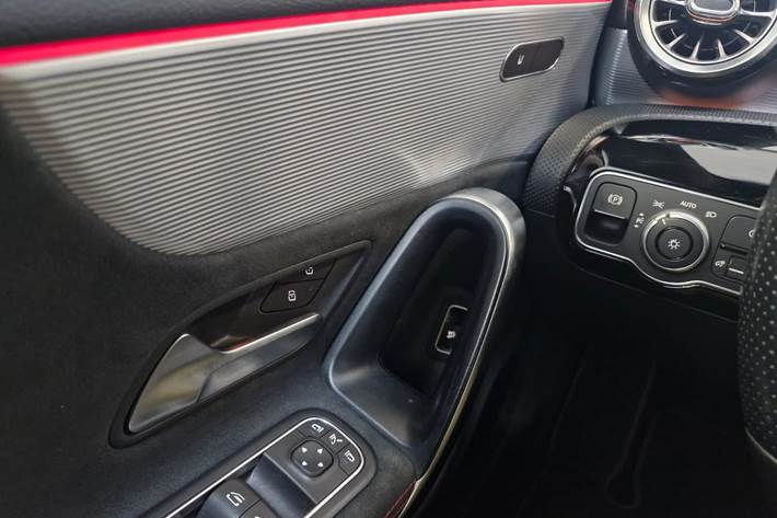 Sort Mercedes CLA250 fra 2020