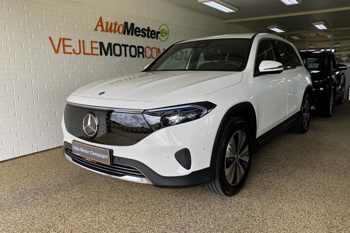 Hvid Mercedes EQB250+ fra 2025 set udefra