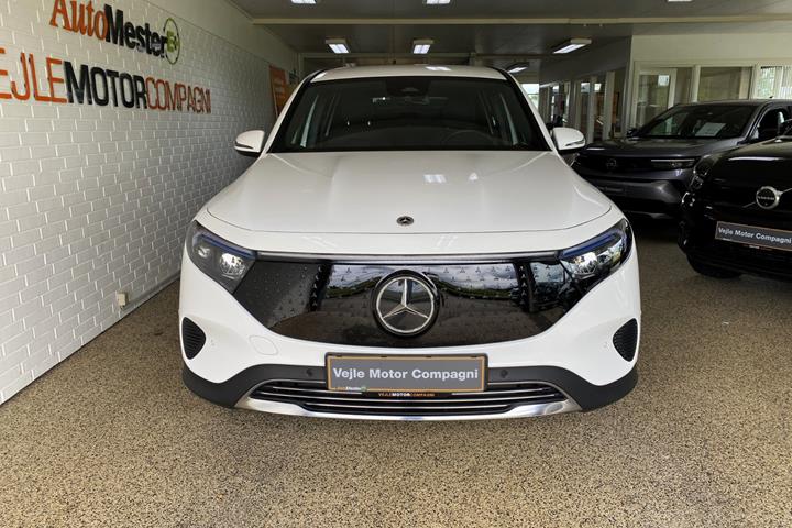 Hvid Mercedes EQB250+ fra 2025