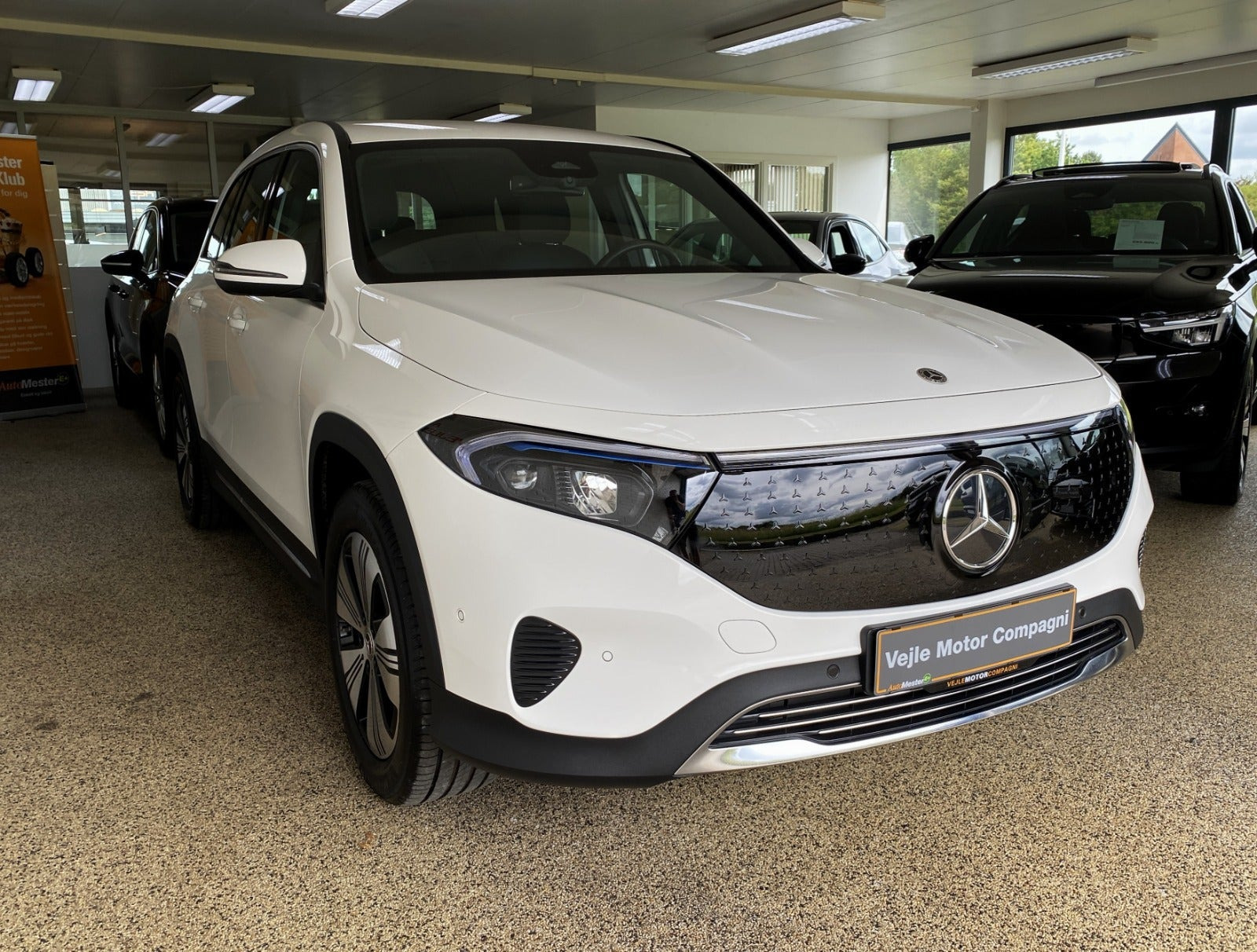 Hvid Mercedes EQB250+ fra 2025