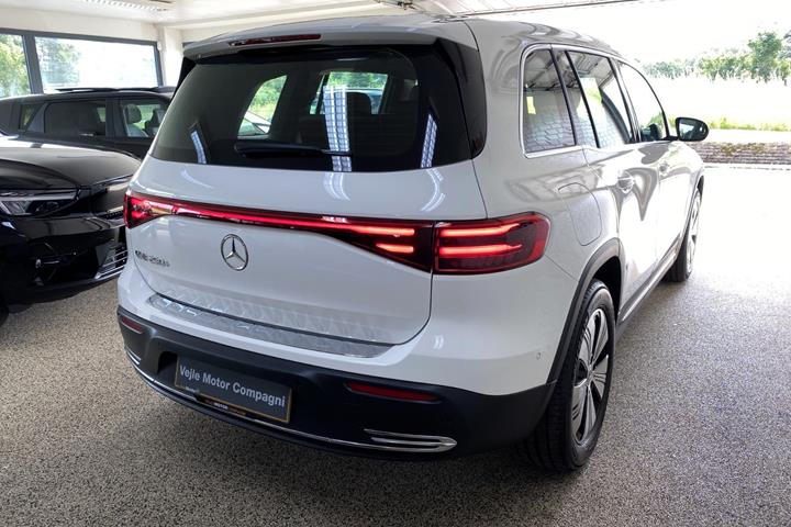 Hvid Mercedes EQB250+ fra 2025