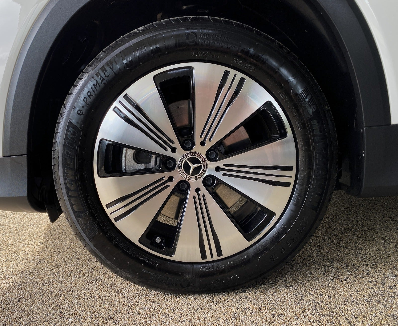 Hvid Mercedes EQB250+ fra 2025
