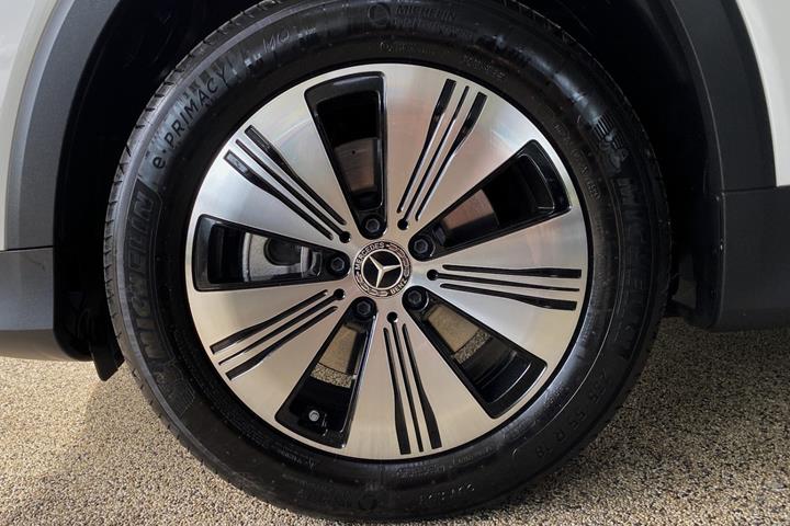 Hvid Mercedes EQB250+ fra 2025