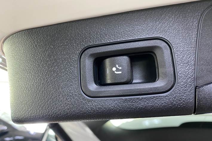 Hvid Mercedes EQB250+ fra 2025
