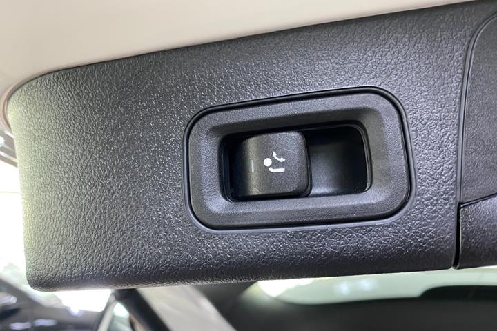 Hvid Mercedes EQB250+ fra 2025