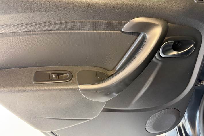 Grå Dacia Duster fra 2017