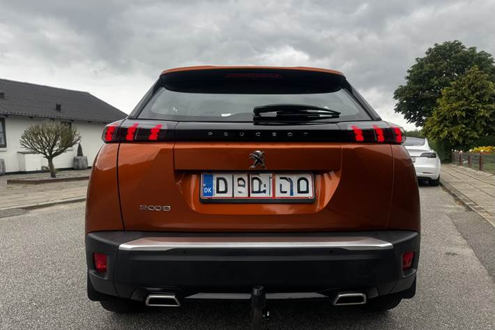 Orange Peugeot 2008 fra 2020