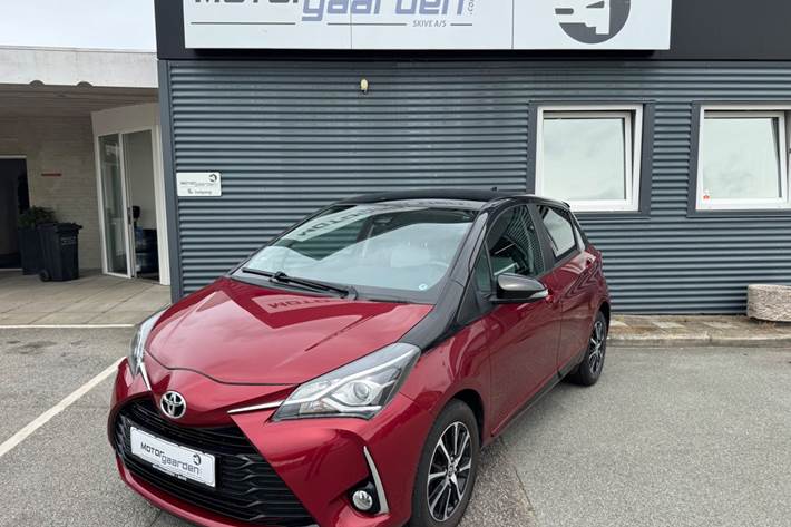 Grå Toyota Yaris fra 2018