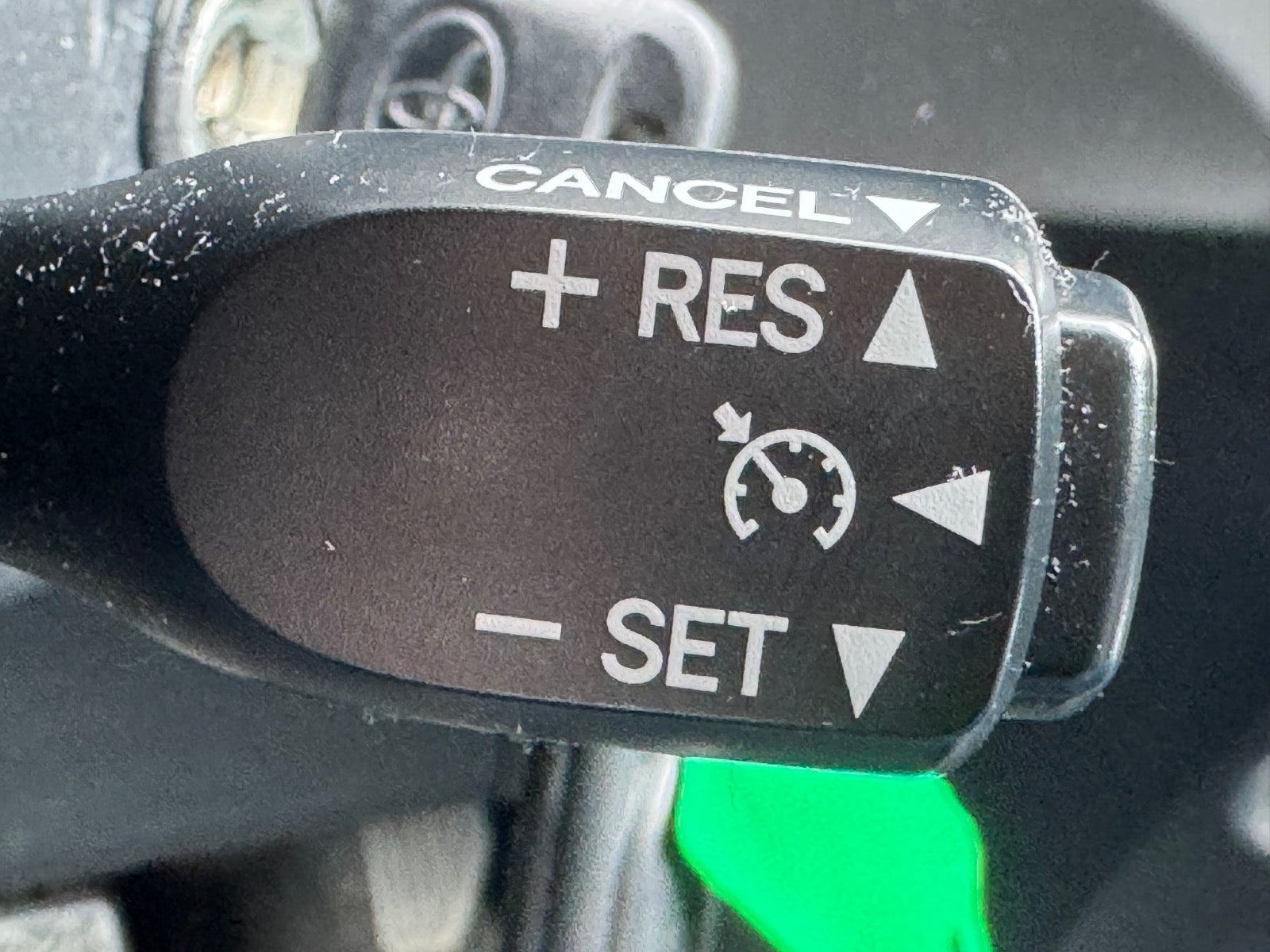 Grå Toyota Yaris fra 2018