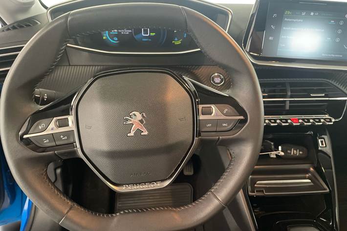 Blå Peugeot e-208 fra 2023