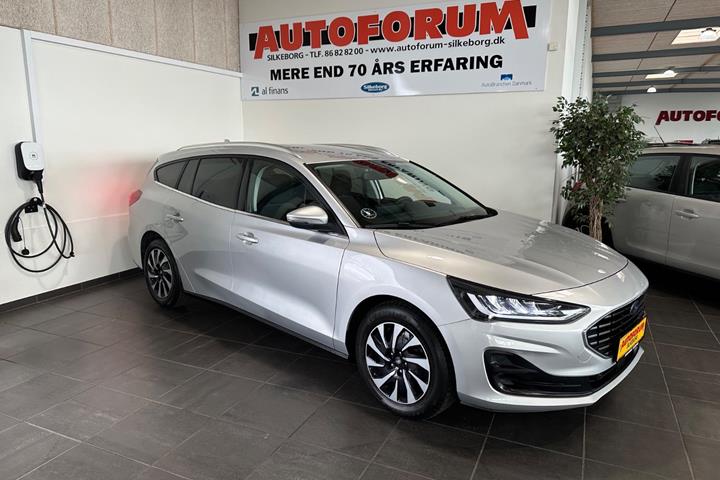 Sølv Ford Focus fra 2023 set udefra