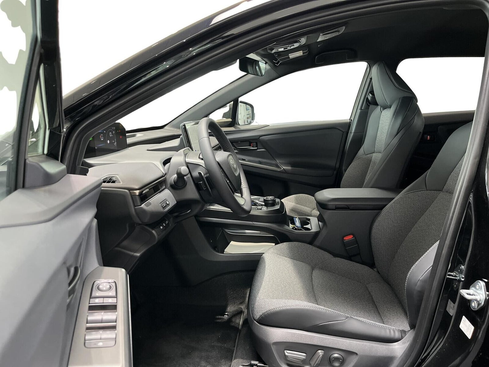Sort Toyota BZ4X fra 2026