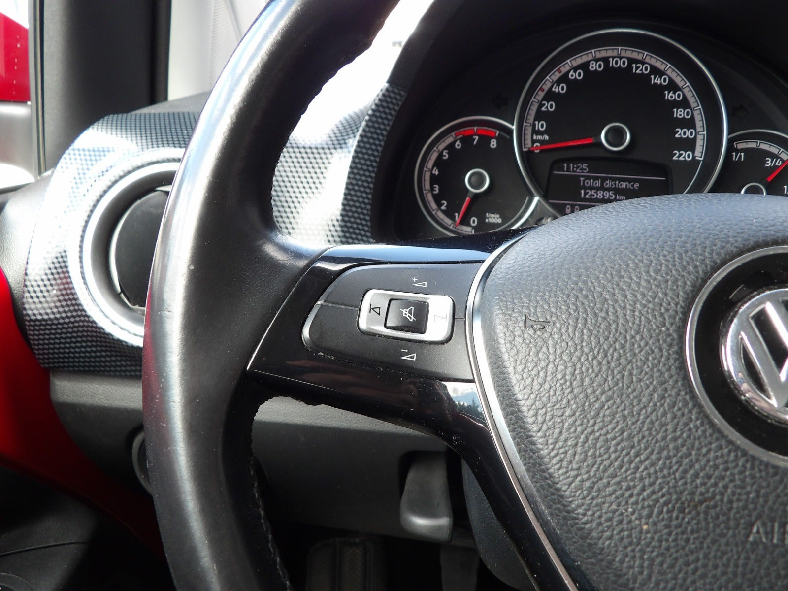 Rød VW UP! fra 2019