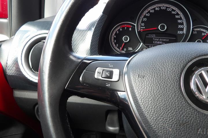 Rød VW UP! fra 2019