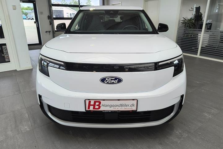 Hvid Ford Explorer fra 2025