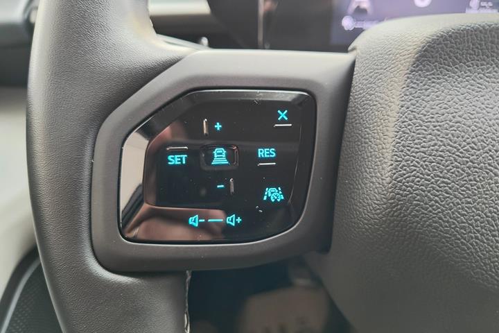 Hvid Ford Explorer fra 2025